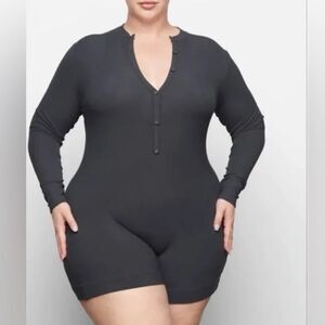 Skims Ribbed Long Sleeve Henley Romper Black Plus Size 4X